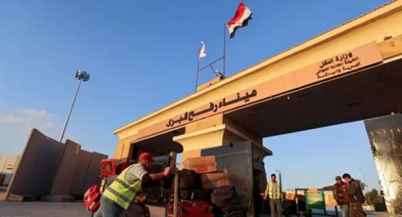 القاهرة الإخبارية: دخول 8 سيارات غاز وسولار من معبر رفح لقطاع غزة