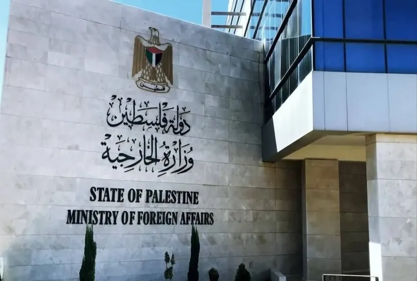 الخارجية الفلسطينية تدين جرائم الاحتلال والمستوطنين بحق المزارعين خلال موسم قطف الزيتون