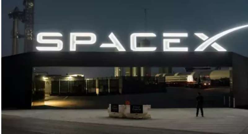 SpaceX تبني مئات من أقمار التجسس الصناعية لصالح الحكومة الأمريكية