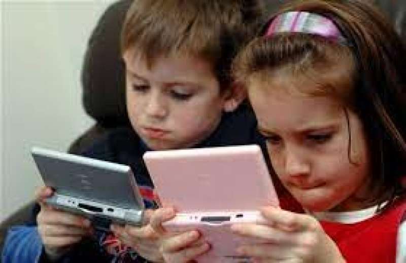 نصائح لحماية طفلك من خطر الألعاب الإلكترونية