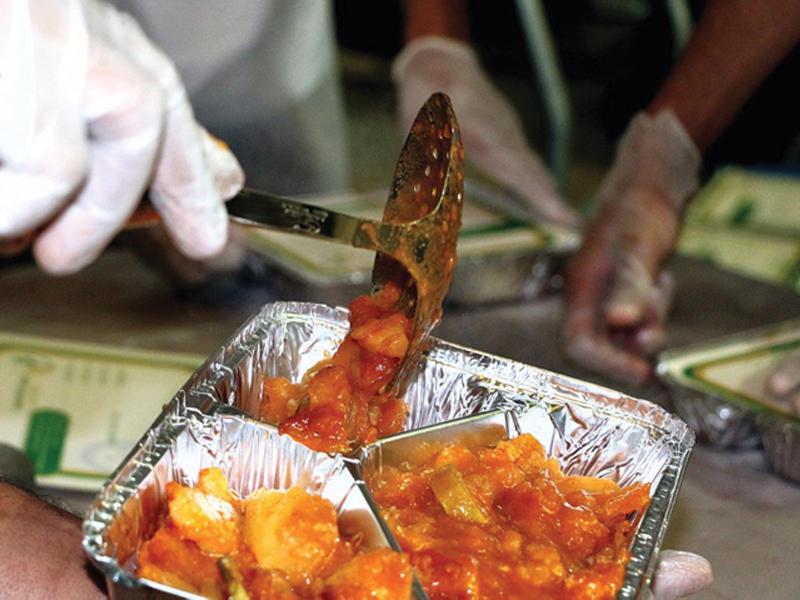 طريقة تخزين بواقي الطعام بعد العزومات في رمضان