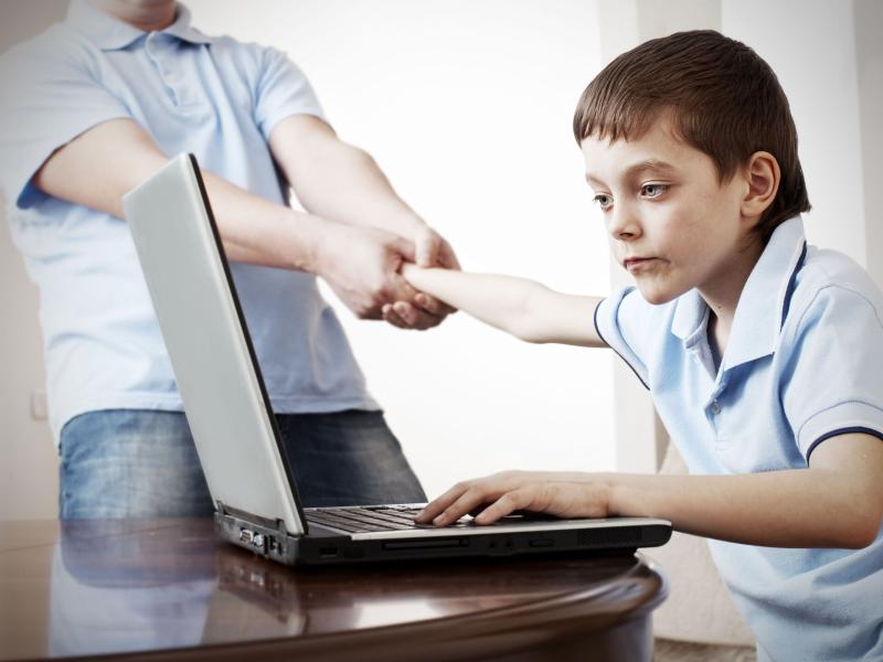 7 قواعد لحماية طفلك من الغرباء على الإنترنت