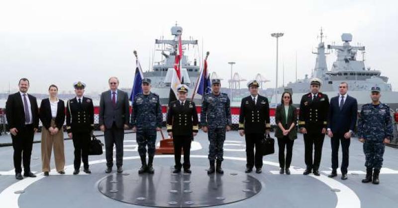 قائد القوات البحرية يلتقى قائد العملية البحرية الأوروبية بالبحر الأحمر