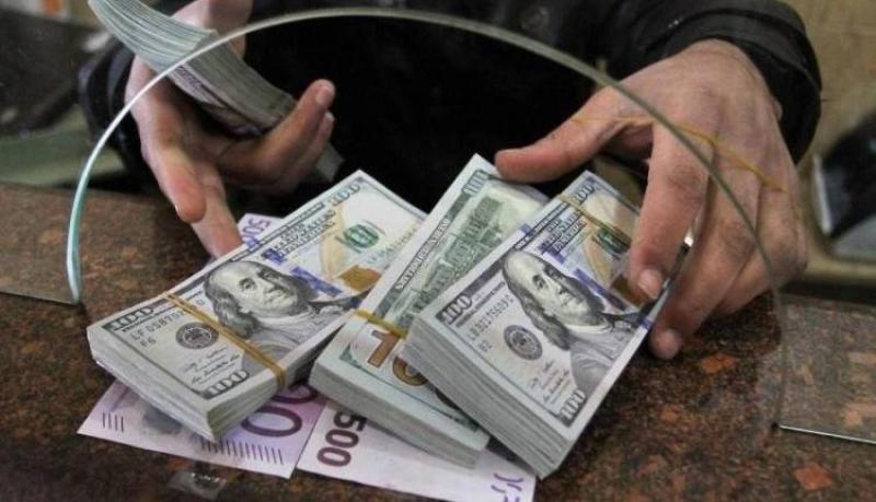 شركتا الأهلي ومصر للصرافة تجذبان حصيلة بقيمة 10.2 مليار جنيه منذ تحرير سعر الصرف