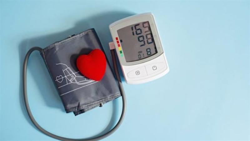 خطر أزمة ارتفاع ضغط الدم.. أطباء يقسموها إلى فئتين
