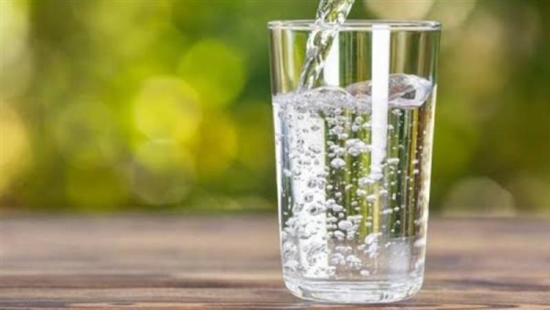 شرب المياه المعدنية تساعد على الوقاية من مرض الزهايمر