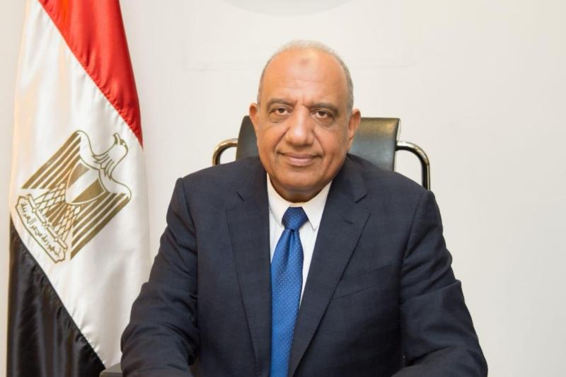 وزير قطاع الأعمال ومحافظ قنا يتفقدان مجمع مصر للألومنيوم بنجع حمادي