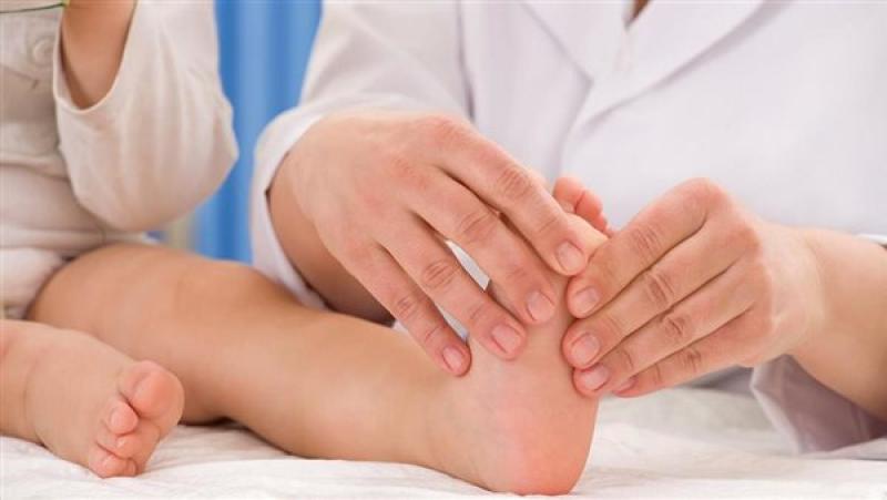 ماذا تعرفين عن علاج القدم المسطحة عند الأطفال؟