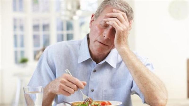 3 أعراض للسرطان تظهر أثناء تناول الطعام