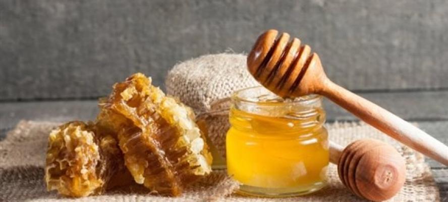 العسل الأبيض.. ملعقة واحدة على الريق تخلصك من أمراض عديدة