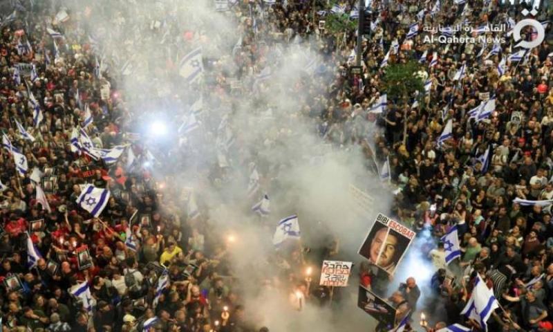 مسيرة حاشدة لمنزل نتنياهو لمطالبته بصفقة تبادل للمحتجزين
