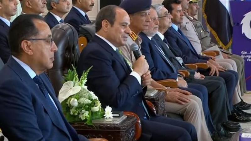 السيسي: مصر محور رئيسي لنقل البيانات والاتصالات بين الشرق والغرب