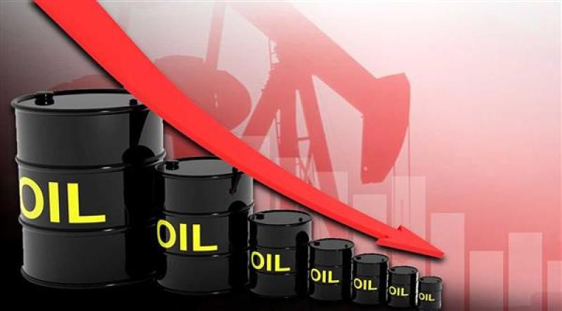أسعار النفط تنخفض إلى أقل من 85 دولارًا للبرميل ترقبا لقرارات الفيدرالي