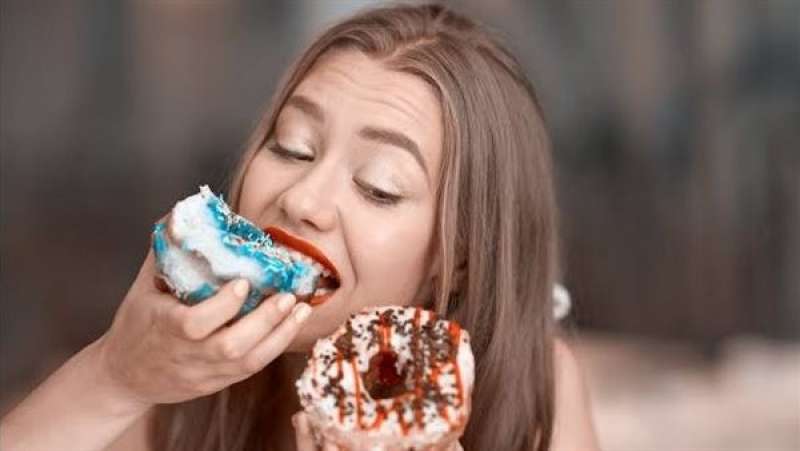 الرغبة المستمرة في تناول الحلويات تشير للإصابة بمرض السكري