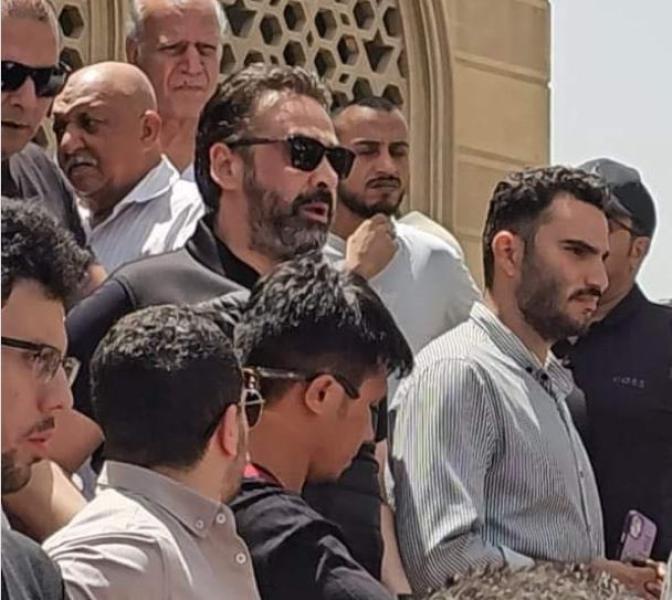 المنتج تامر مرسي يحضر جنازة والدة النجم كريم عبد العزيز