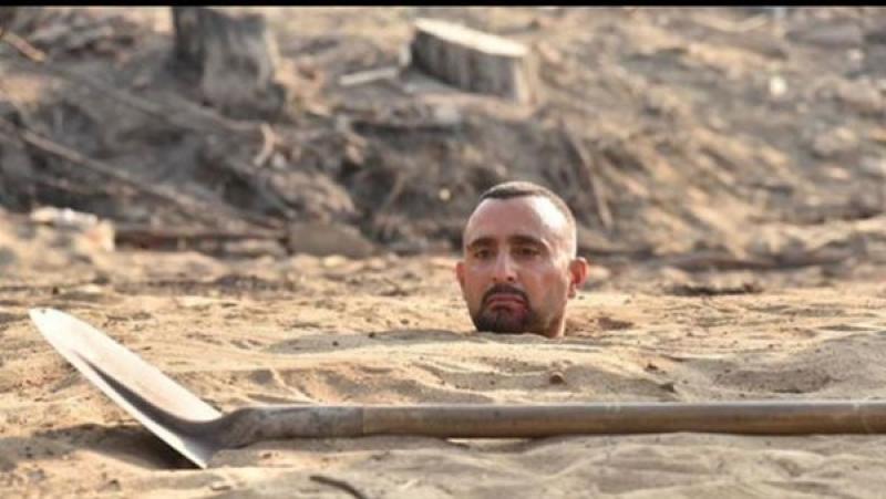 من أحداث فيلم السرب.. أحمد السقا يكشف كواليس مشهد دفنه في الصحراء