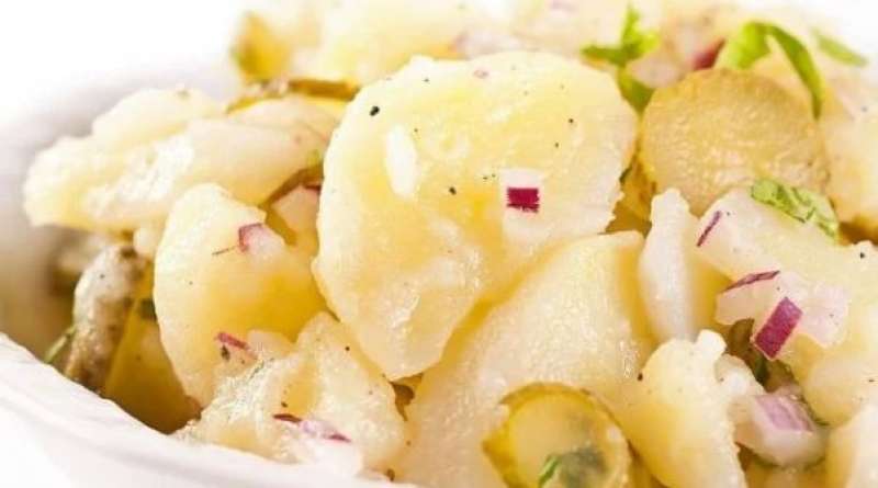 طريقة عمل سلطة البصل والبطاطس.. من المطبخ الإيطالي