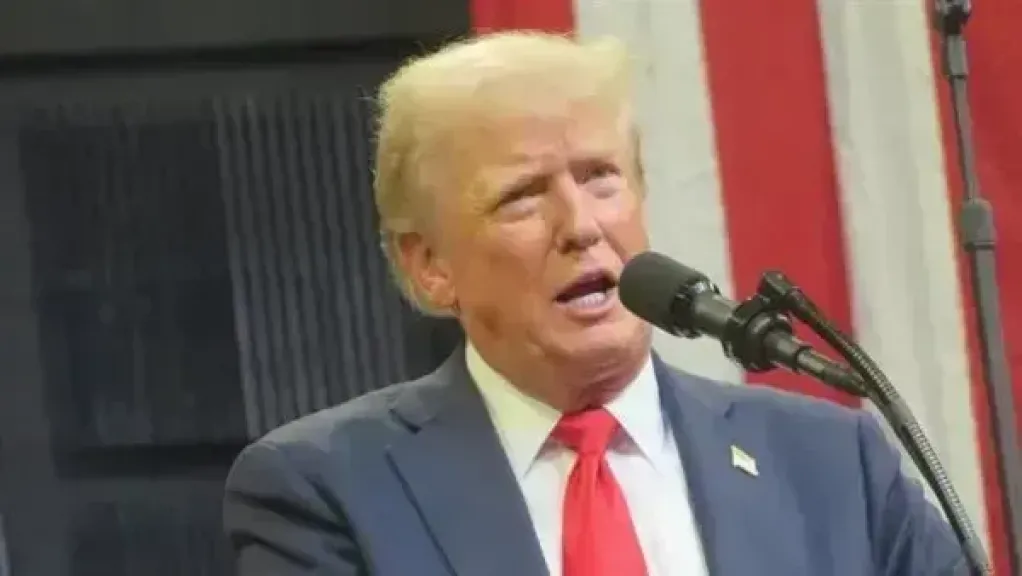 ترامب: دمرنا أهدافا عسكرية في جزيرة خارك الإيرانية