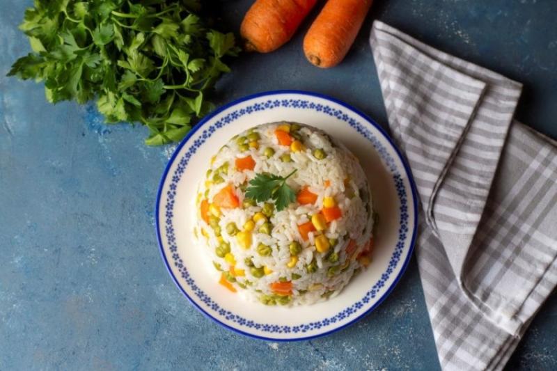 خطوات تحضير أرز بالخضار المشكلة.. ”مفيد ولذيذ”