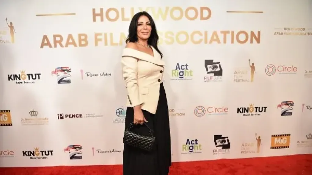 منى زكي بعد عرض فيلم الست في مراكش: سعيدة بردود الفعل الجميلة