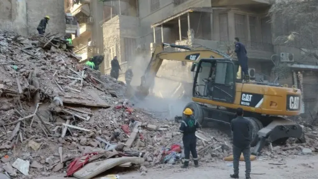 انهيار جزئي لعقار خالٍ من السكان بحي غرب الإسكندرية وتحطم سيارة