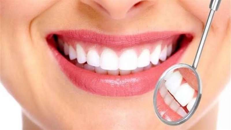 ابتسامة صحية وجذابة بوصفات طبيعية للعناية بالأسنان