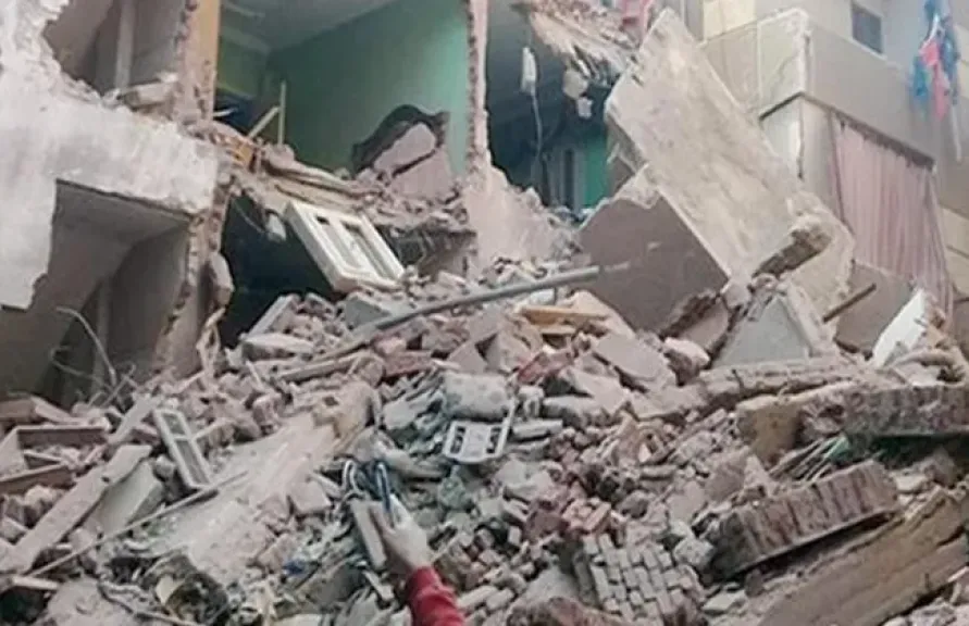 انهيار جزئي لمنزل قديم مكون من طابقين في الجيزة دون إصابات