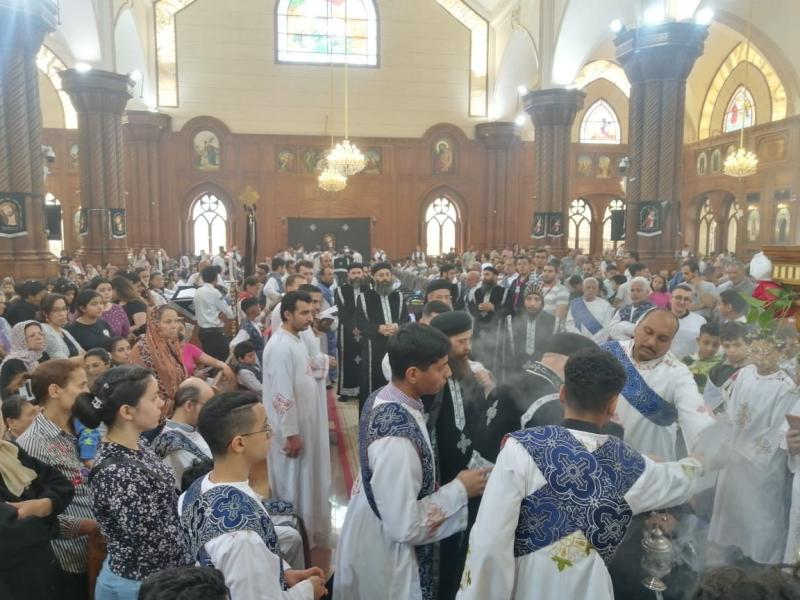 هل عدم الخشوع في الصلاة يُبطلها؟.. أمين الفتوى يجيب