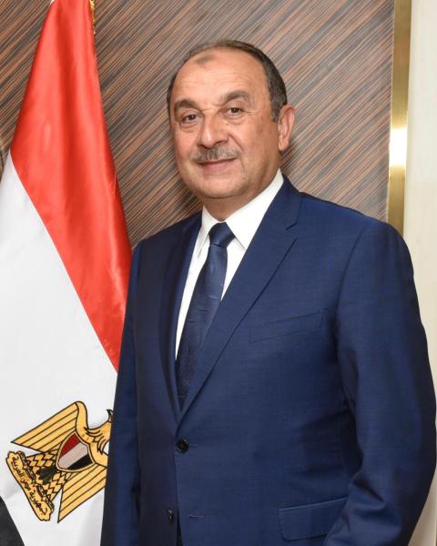 وزير قطاع الأعمال يهنئ العاملين بالمصانع والشركات التابعة للوزارة بمناسبة عيد العمال