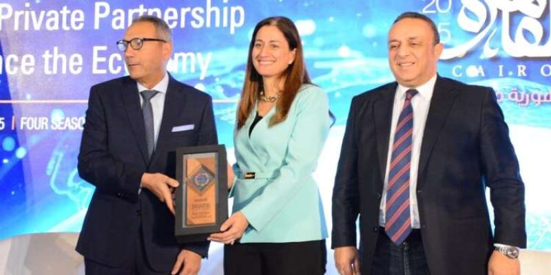 سهى التركي تتسلم جائزة البنك الأهلي المصري من اتحاد المصارف العربية