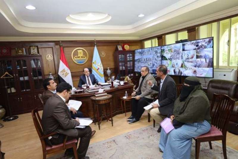 محافظ كفر الشيخ يناقش عددًا من الشكاوى في لقاء المواطنين.. صور