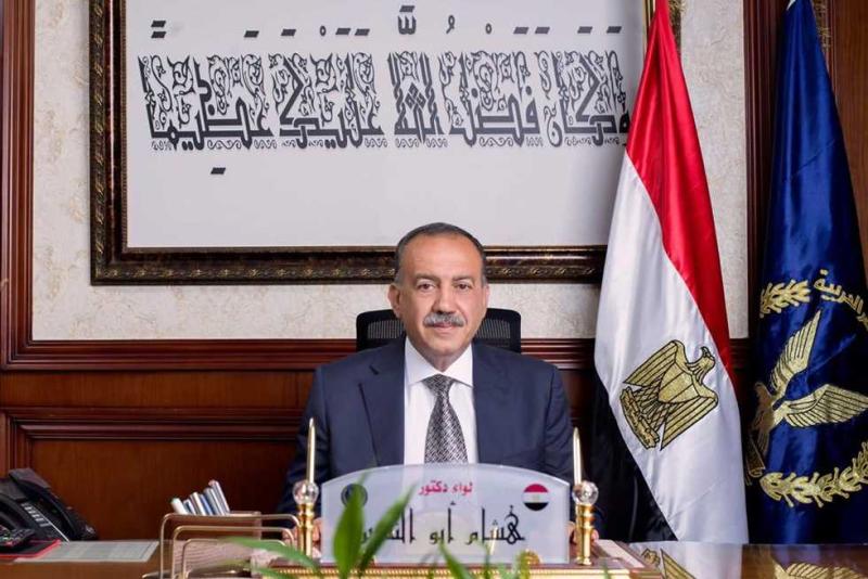 محافظ أسيوط يوجه بمتابعة المشروعات الخدمية والاقتصادية