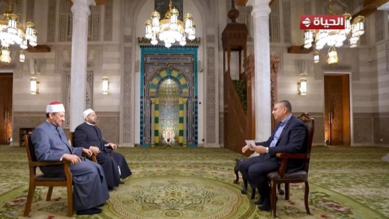 رمضان عبد المعز: ستنا نفيسة مرضت في رجب وتوفاها الله في رمضان ودفنت بمصر