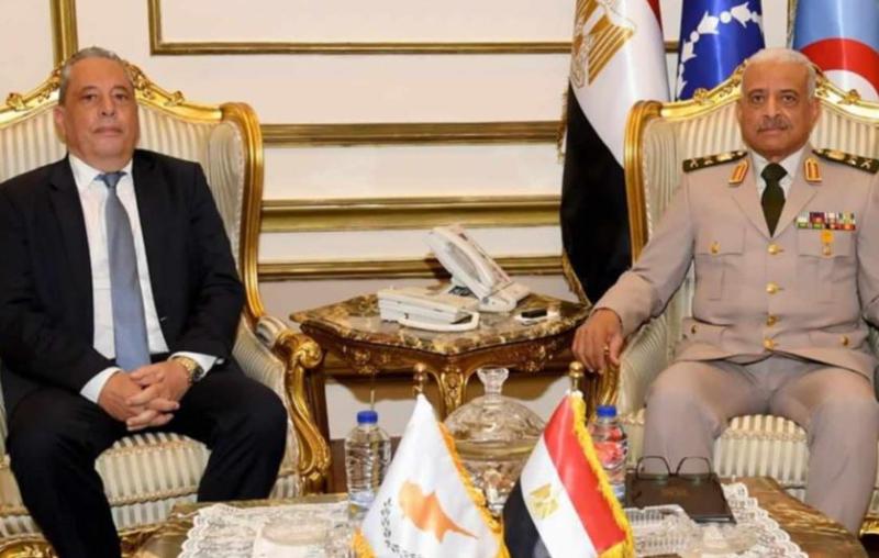 وزير الدفاع يلتقي نظيره القبرصي لبحث عدد من الموضوعات ذات الاهتمام المشترك