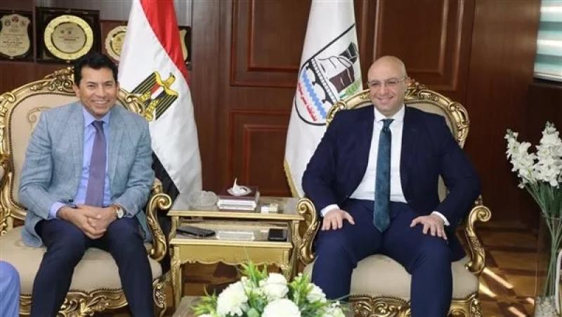 محافظ بني سويف يستقبل وزير الشباب لافتتاح وتفقد عدد من المنشآت والفعاليات الرياضية