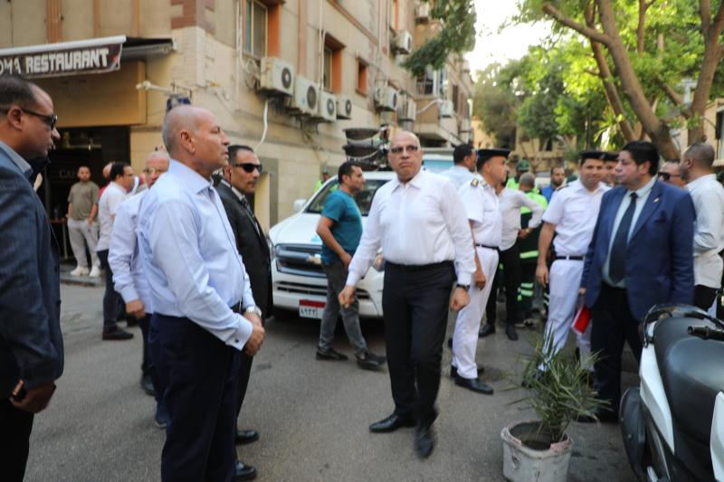 محافظ القاهرة يقود حملة مفاجئة لإزالة الإشغالات بمنطقة الزمالك.. صور