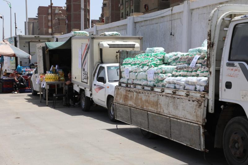 الجيزة تعلن انطلاق أسواق اليوم الواحد لتوفير السلع الغذائية بإمبابة.. صور
