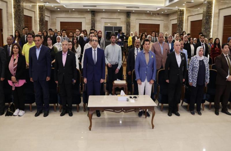 وزير الرياضة ونائب محافظ الإسماعيلية يشهدان ختام القمة المصرية الأوروبية للقيادات الشبابية