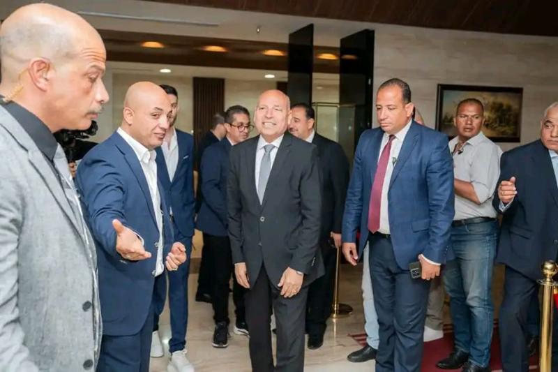 ”الشعب الجمهوري” يكرم 26 من الأمهات المثاليات و500 من خريجي مبادرة الذكاء الاصطناعي| صور