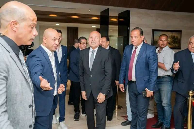 ”الشعب الجمهوري” يكرم 26 من الأمهات المثاليات و500 من خريجي مبادرة الذكاء الاصطناعي| صور