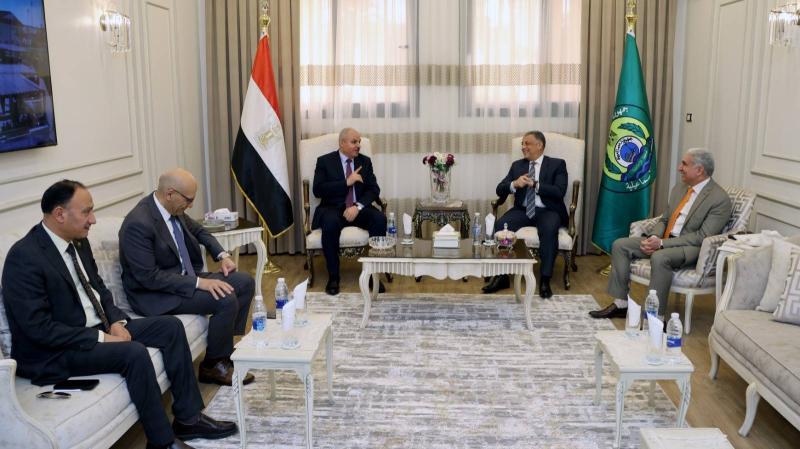 محافظ الإسماعيلية يشيد بالمنظومة الصحية ويؤكد السعى إلى تطوير الأداء