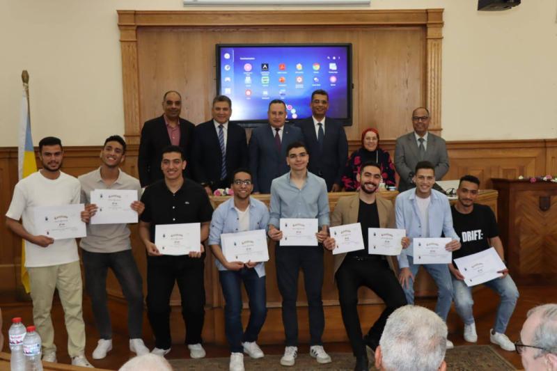 رئيس جامعة الإسكندرية يشهد احتفالية تكريم الطلاب الفائزين بجائزة ”قنصوة”