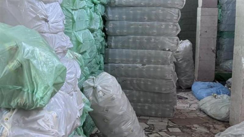 ضبط 20 طن زيت طعام ودقيق مجهول المصدر وغير مطابق للمواصفات بالمنوفية