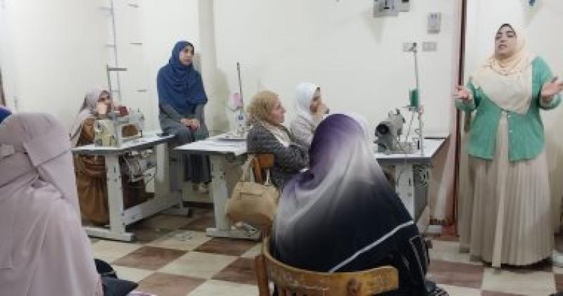 وزير العمل يعلن افتتاح أول دورة تدريبية لفتيات فى مركز ”ريادة المرأة الريفية”