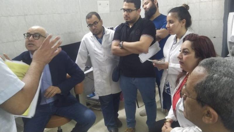 الصحة: أستاذ بجامعة جنيف يلقي محاضرات أمام أطباء العيون بأسيوط