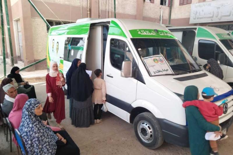 فحص 1466 مواطنا في قافلة طبية علاجية بدمياط