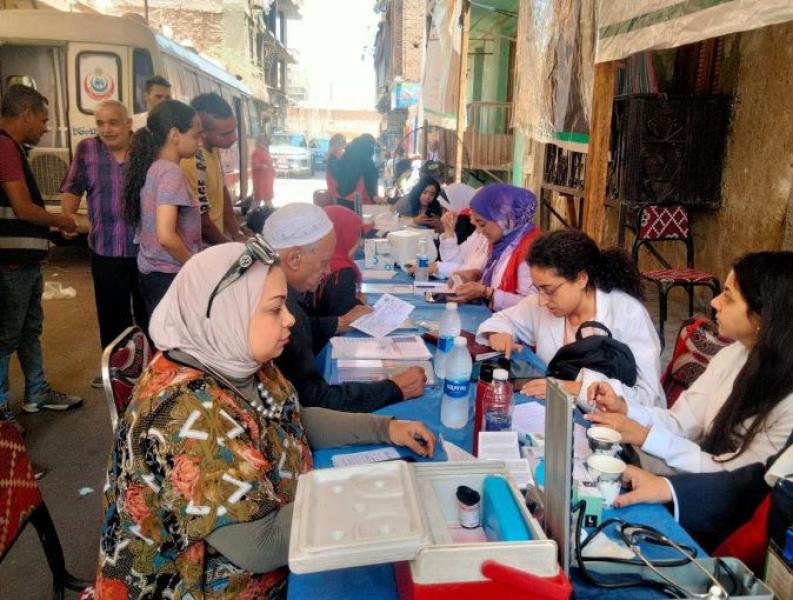 100 مليون صحة.. قافلة طبية تخدم 1676 شخصا من أهالي الشرابية بالمجان
