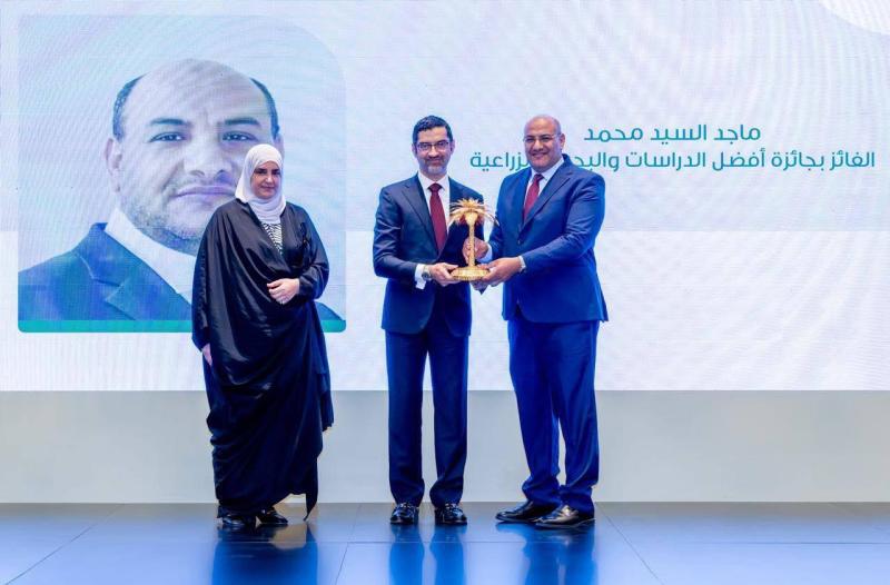 أستاذ جامعي مصري يفوز بجائزة الملك حمد في البحوث الزراعية