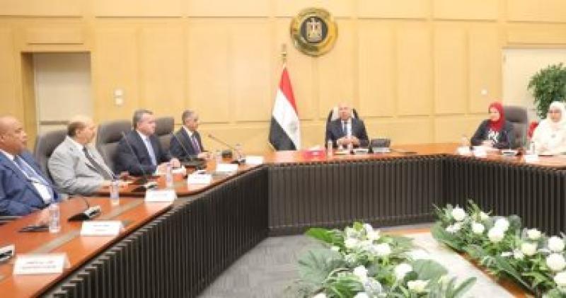 وزير الصناعة: طرح رخص بليت وخطة لدعم المصانع الوطنية وتعميق صناعة الحديد