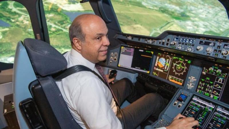 تفقد تجميع طائرات A350.. وزير الطيران يزور مصنع إيرباص في تولوز